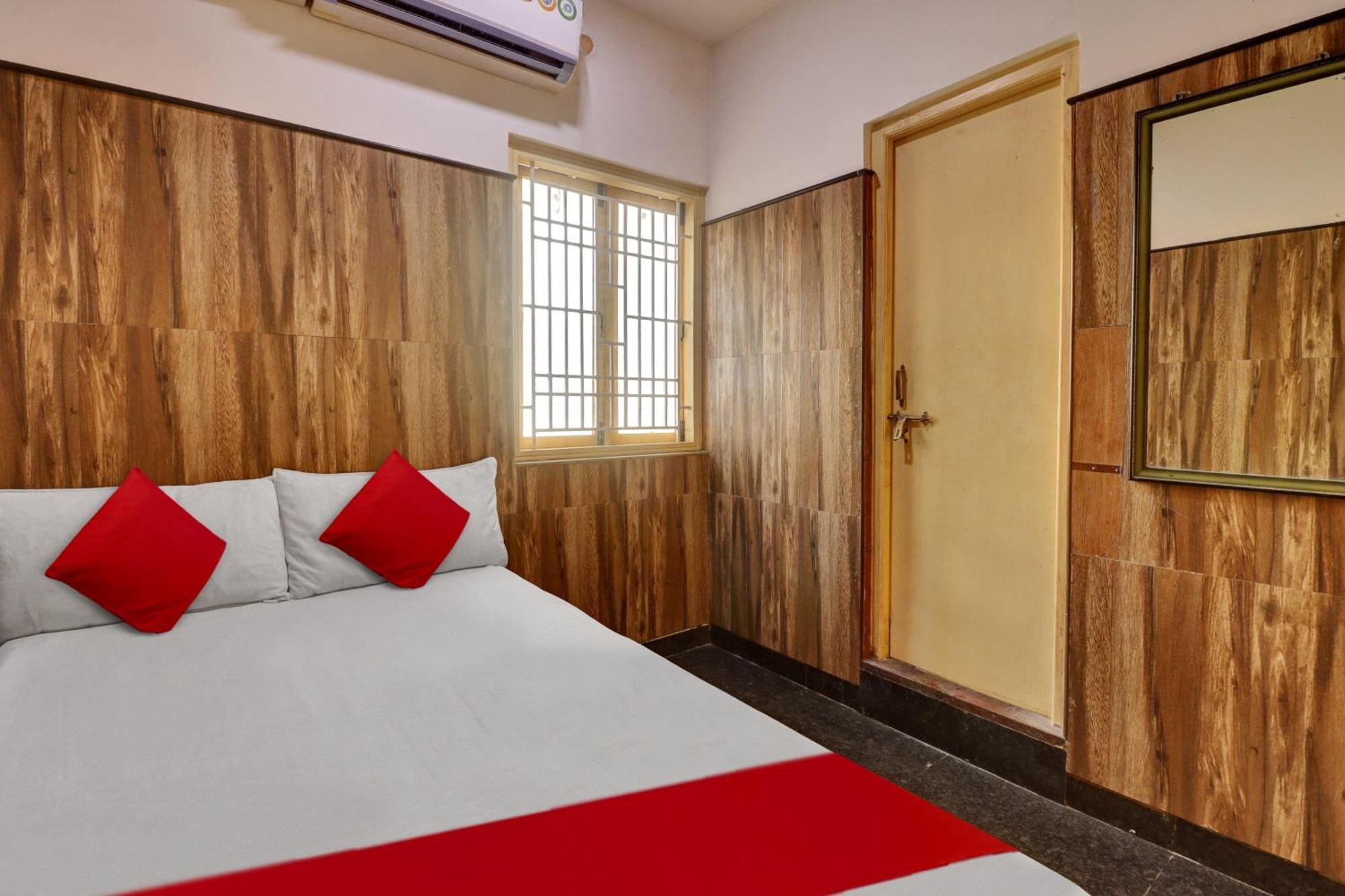 Chennimalai Oyo Flagship Amman Lodge מראה חיצוני תמונה